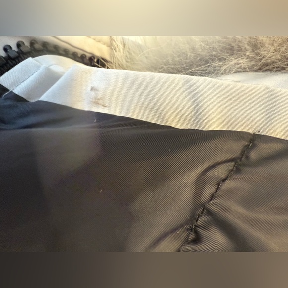 Canada Goose Women’s Lorette Parka - Picture 10 of 15